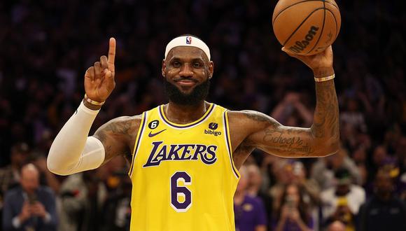 LeBron James rompió el récord de Kareem Abdul-Jabbar de 38.387 puntos.