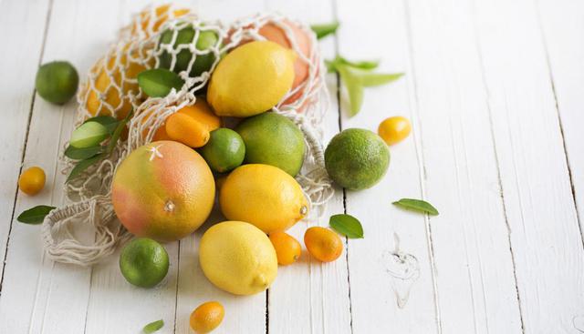 La naranja, el limón, las toronjas y todas las frutas cítricas aportan vitamina C, que influye en el crecimiento del pelo. (Foto: Shutterstock)