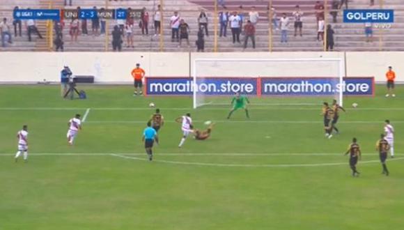Universitario vs. Municipal: Carlos Uribe y el 3-2 tras genial media vuelta dentro del área | Foto: Captura