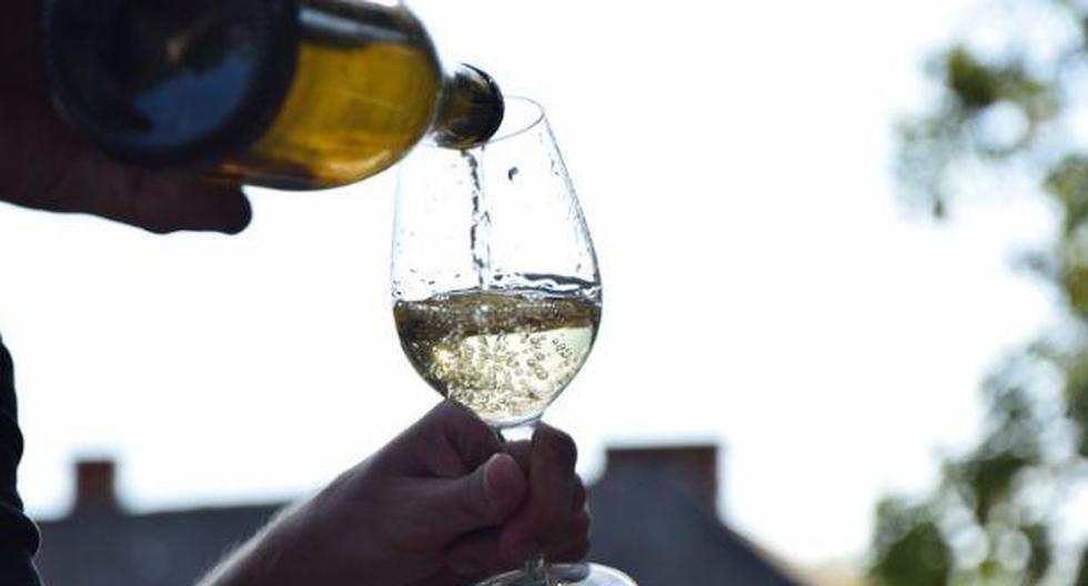 Un buen vino blanco se caracteriza por su frescura y acidez, las mismas que harán salivar y elegir un buen plato de comida. (Foto: Pixabay)