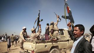 Rebeldes hutíes matan a 200 combatientes progubernamentales en Yemen 