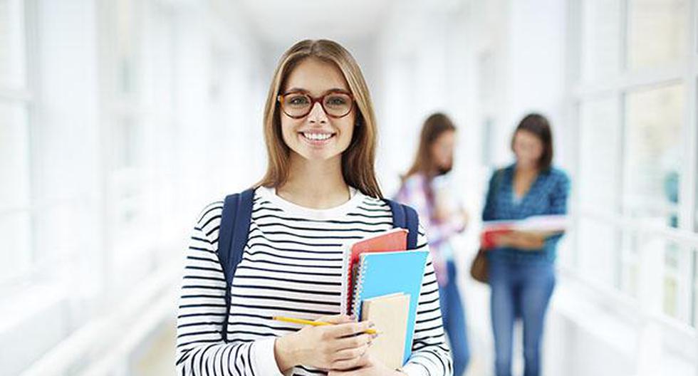 Las universitarias suelen llevar laptops, por lo que deben buscar una mochila adecuada. (Foto: iStock)