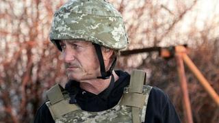 Sean Penn patrocina centro de asistencia a refugiados ucranianos en Cracovia
