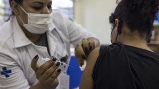 Brasil suma 22 muertes por coronavirus en un día, el menor nivel en más de 2 años