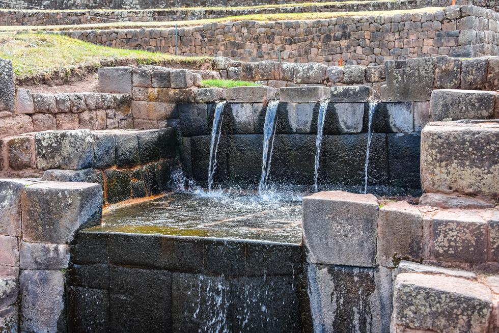El complejo arqueológico de Tipón está ubicado en el distrito de Oropesa, provincia de Quispicanchi. Se encuentra a 25 km al sureste de la ciudad de Cusco. De acuerdo a leyendas, este lugar fue uno de los jardines reales que el inca Wiracocha mandó a construir.(Foto: Shutterstock)