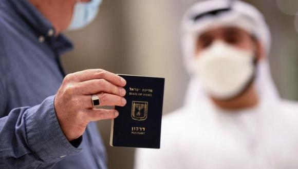 El pasaporte de vacunación: ¿el pase a la “vida normal” o una afrenta a las libertades? (Foto: AFP)