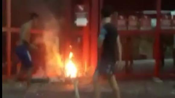 Incendio en la pensión del Club Atlético Independiente - La Razon