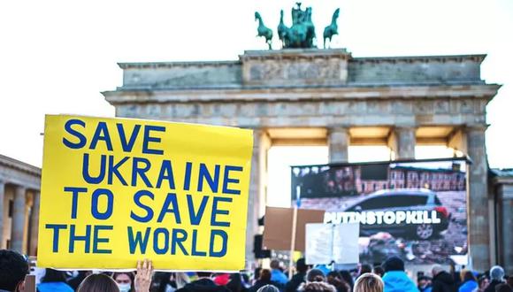 Los berlineses se han manifestado masivamente en contra de la invasión de Rusia a Ucrania. (EPA).
