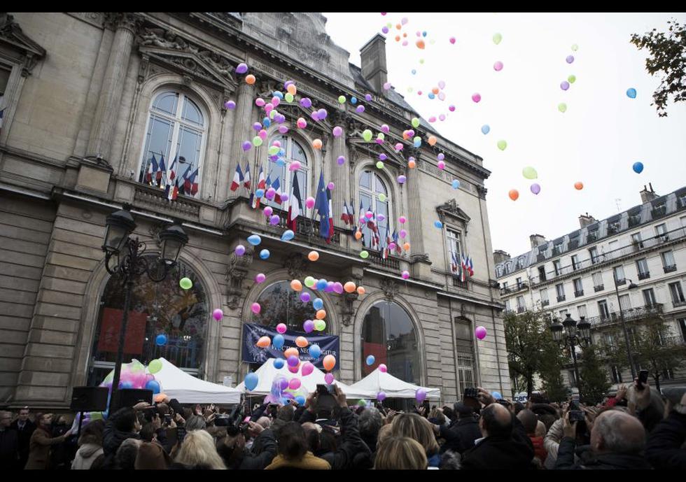 Francia conmemor&oacute; oficialmente el primer aniversario de los atentados yihadistas de Par&iacute;s, con homenajes en cada uno de los escenarios de las matanzas, consciente de que la amenaza terrorista durar&aacute;. (Foto: AP)