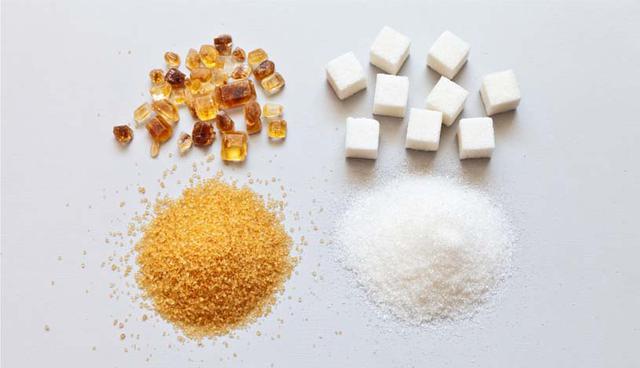 ¿Cuál es mejor? ¿El azúcar o los edulcorantes? En la siguiente galería descubre qué alternativa te favorece más. (Foto: Shutterstock)