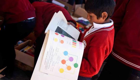 Los primeros niños beneficiados con el programa voluntario de Gamboa descubrieron que en su zona habían 18 colegios iguales, por lo que decidieron ampliar la red de ayuda. (Javier Gamboa)