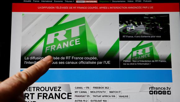 La versión francesa del medio ruso RT ya no se transmite por televisión en Francia desde el 2 de marzo de 2022 por la tarde, como resultado de la prohibición de RT en la Unión Europea que entró en vigor ese mismo día, señaló AFP.