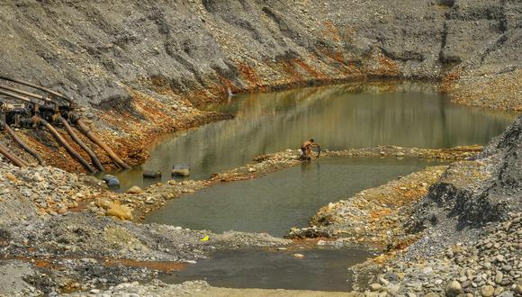 * Imagen principal: minería de oro en Bolivia. Foto: CEDIB.