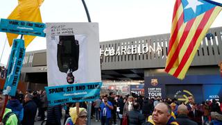 Independentistas cortan el tráfico a las puertas del Camp Nou previo al clásico Barcelona - Real Madrid | FOTOS
