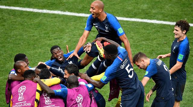 Los festejos de Francia luego del gol de Paul Pogba ante Croacia. (Foto: AP)