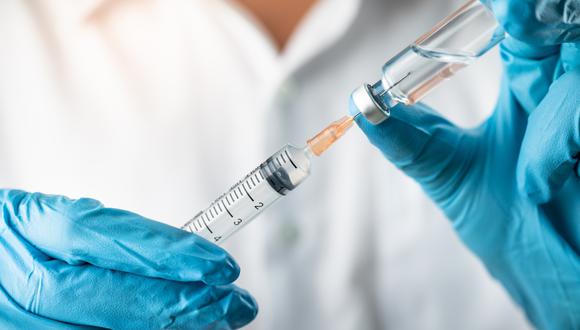 El presidente Martín Vizcarra, anunció ayer que nuestro país iniciará el 24 de agosto los preparativos para los primeros ensayos para una posible vacuna contra coronavirus, lo que requerirá la participación de 6 mil voluntarios. ¿Pero, estamos preparados para este ensayo clínico? (Foto referencial: Shutterstock)