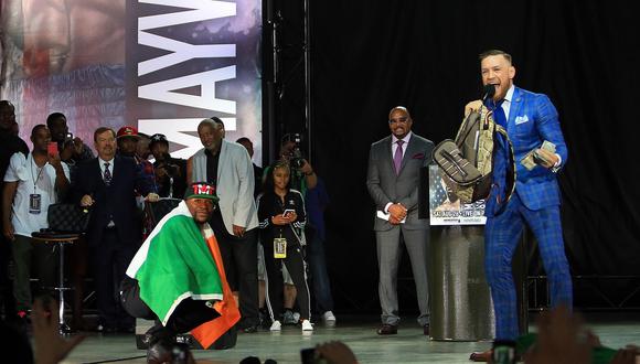 Mayweather se colgó bandera irlandesa y McGregor le robó bolso con dinero en segundo careo desde Toronto. (Foto: Reuters)