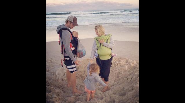Chris Hemsworth, Elsa Pataky y sus tres pequeños en un día de playa. (Foto: Instagram)