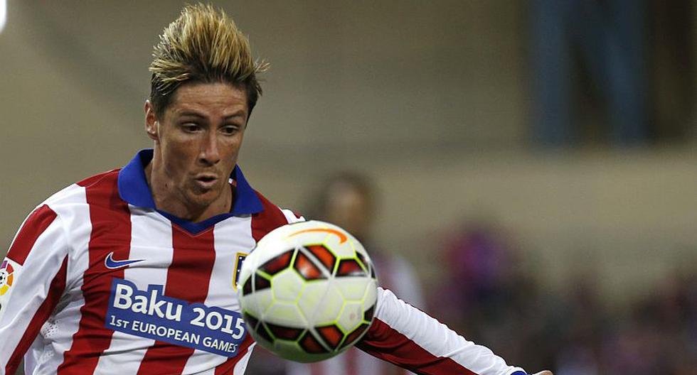 Fernando Torres domina el balón. (Foto: EFE)