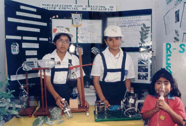 Los estudiantes asisten a la feria Eureka en la década de 1990.  (Foto de archivo de Concytec)