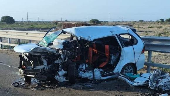 Teniente PNP y conductor de minivan murieron en violento siniestro vial. (Foto: Andina)