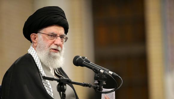 El ayatola Alí Jameneí dice que ataque no es suficiente venganza, hay que expulsar a Estados Unidos del Medio Oriente. (EFE).