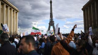 Francia cataloga de “represión violenta” las manifestaciones en Irán