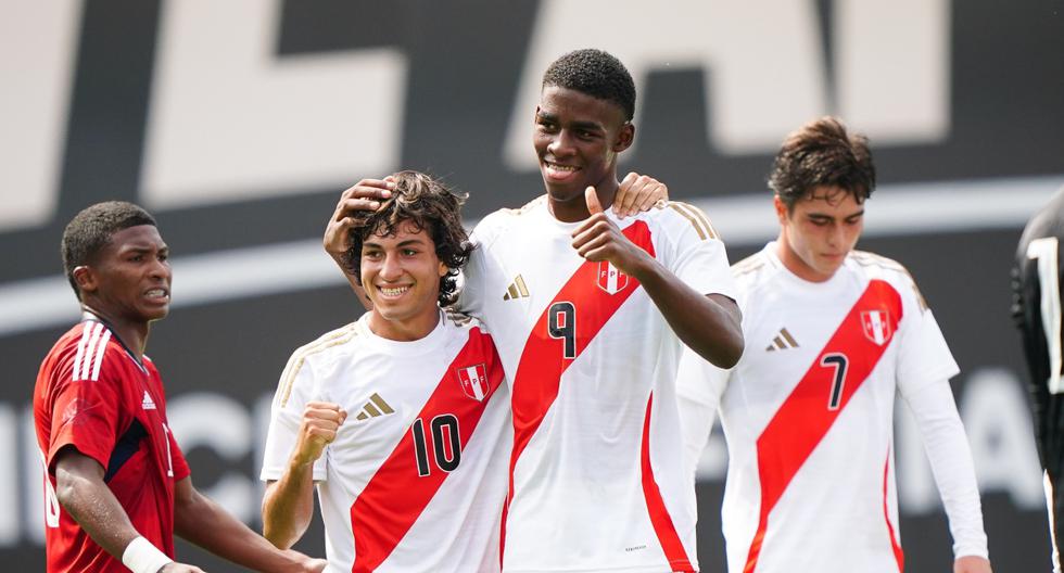 Bassco Soyer (#10) y Víctor Guzmán (#9) celebrando un gol peruano. (Foto: FPF)