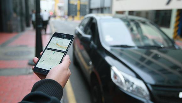 La titular del MTC solicitó la facultad para incorporar a las empresas que ofrecen el servicio de taxi por aplicaciones de Internet a la Ley General de Transporte y Tránsito Terrestre. (Foto: Agencias)