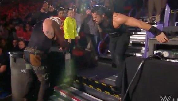 WWE: Roman Reigns y Braun Strowman tuvieron brutal pelea en Raw