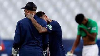 El tierno abrazo de Neymar a Mbappé al verlo lesionado en los festejos de la Copa de Francia | VIDEO