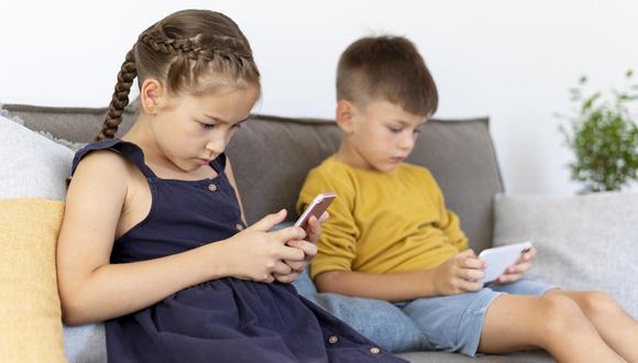 Los expertos coinciden en que no es fácil erradicar la dependencia del celular, entre otras cosas, porque las pantallas en general y los 'smartphones' en particular se han convertido en las vías de comunicación preferidas por los jóvenes con su grupo de iguales.