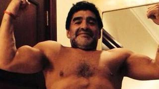 Maradona y el polémico producto que lo ayuda a lucir esta figura