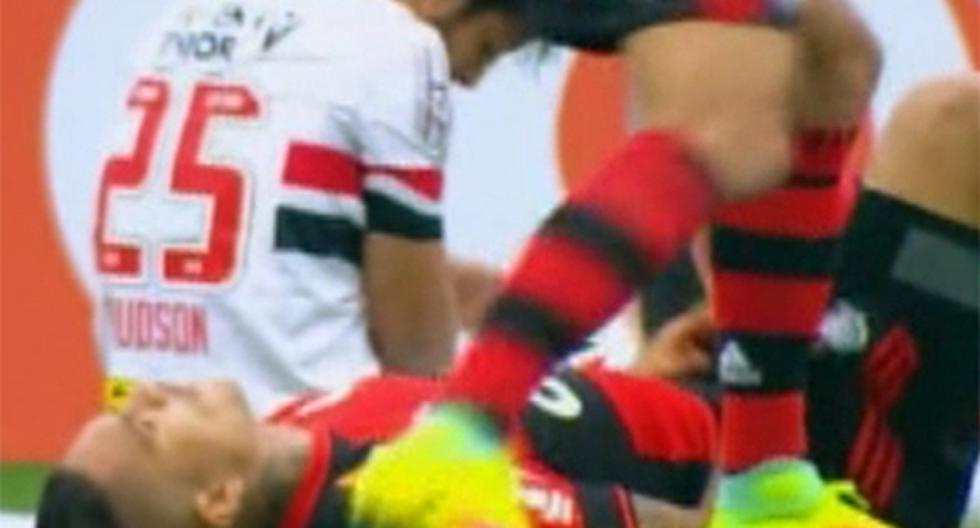 Paolo Guerrero pudo gritar gol frente a su compatriota Christian Cueva, pero el delantero de Flamengo falló por poco frente al arco del Sao Paulo. (Foto: Captura - GolTV)