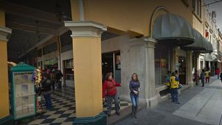 Jirón de la Unión: emblemática pizzería en esquina de Plaza de Armas niega quiebra 