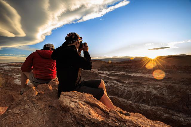 El valle de la Muerte o de Marte es uno de los lugares impresionantes que encontrarás en el&nbsp;desierto de San Pedro de Atacama. (Foto: SERNATUR Chile)