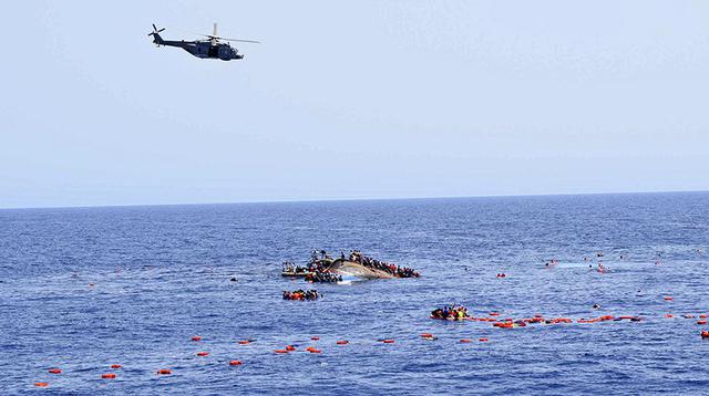 Un barco con más de 500 inmigrantes se hunde en el mar - 6