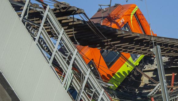 El sitio de un accidente de tren luego de que una línea elevada de metro colapsara en la Ciudad de México. (Foto de CLAUDIO CRUZ / AFP).