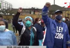 Trabajadores de salud protestan fuera del Congreso exigiendo aprobar ley para pasar los contratos CAS COVID a CAS