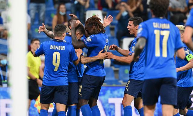 Italia goleó a Lituania por 5-0 en la jornada 6 de las Eliminatorias Qatar 2022. | Foto: AFP