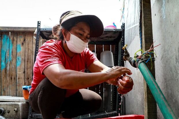 Las familias más afectadas por el estado de emergencia que rige en el país recibirán un nuevo bono de S/ 280 (Foto: EFE)