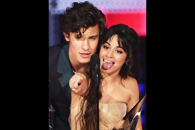 AMAs 2019. Shawn Mendes y Camila Cabello, ganadores del premio a Mejor colaboración. Foto: AFP.