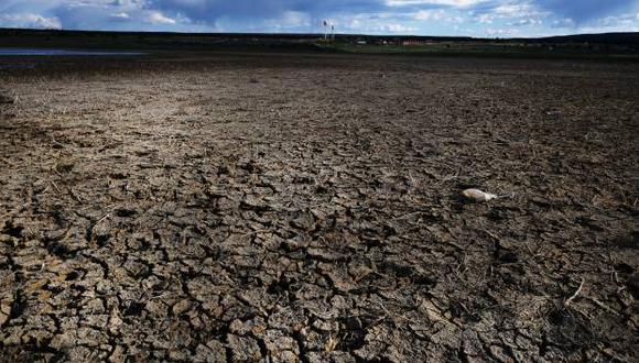 Un lago seco se encuentra cerca de la ciudad de la Nación Navajo de Thoreau el 6 de junio de 2019 en Thoreau, Nuevo México. (Foto: AFP)