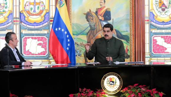 Tareck El Aissami, vicepresidente de Venezuela y el mandatario Nicolás Maduro. (Foto: Reuters)