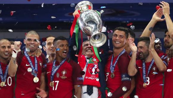 Portugal celebra distinción a su seleccionador Fernando Santos