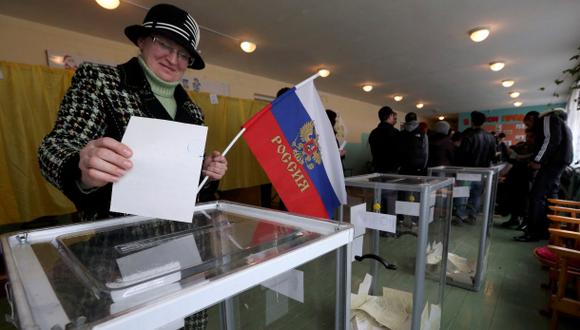 Crimea acude en masa a votar en el referéndum separatista