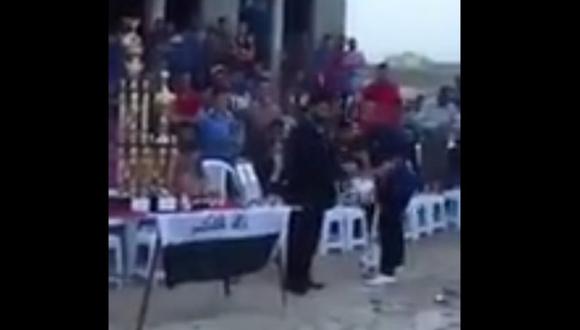 El momento exacto del mortal atentado suicida del Estado Isl&aacute;mico en estadio de Iraq. (YouTube)