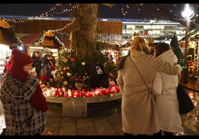 Mercado navideño de Berlín reabrió sus puertas tras atentado - 7