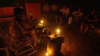 Francia condena a peruanos por muerte de turista que tomó ayahuasca