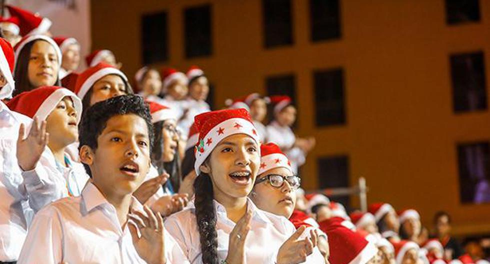 Peruanos recibieron la Nochebuena con abrazos y buenos deseos. (Andina)